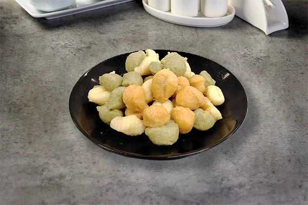 NJOKI ŠPINAT RAJČICA